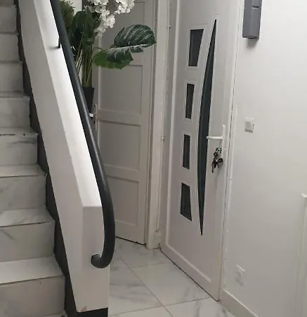 Δωμάτια σε οικογενειακή κατοικία Calaisis Bed Καλέ